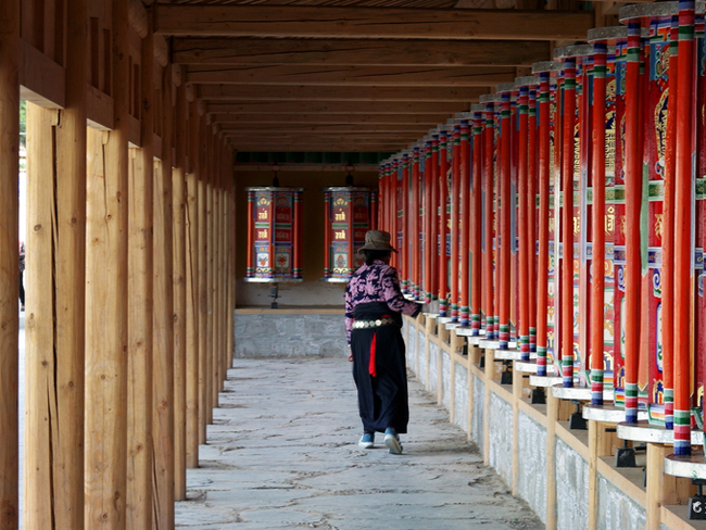 拉卜楞寺、?？撇菰⑦_爾宗湖純玩一日游